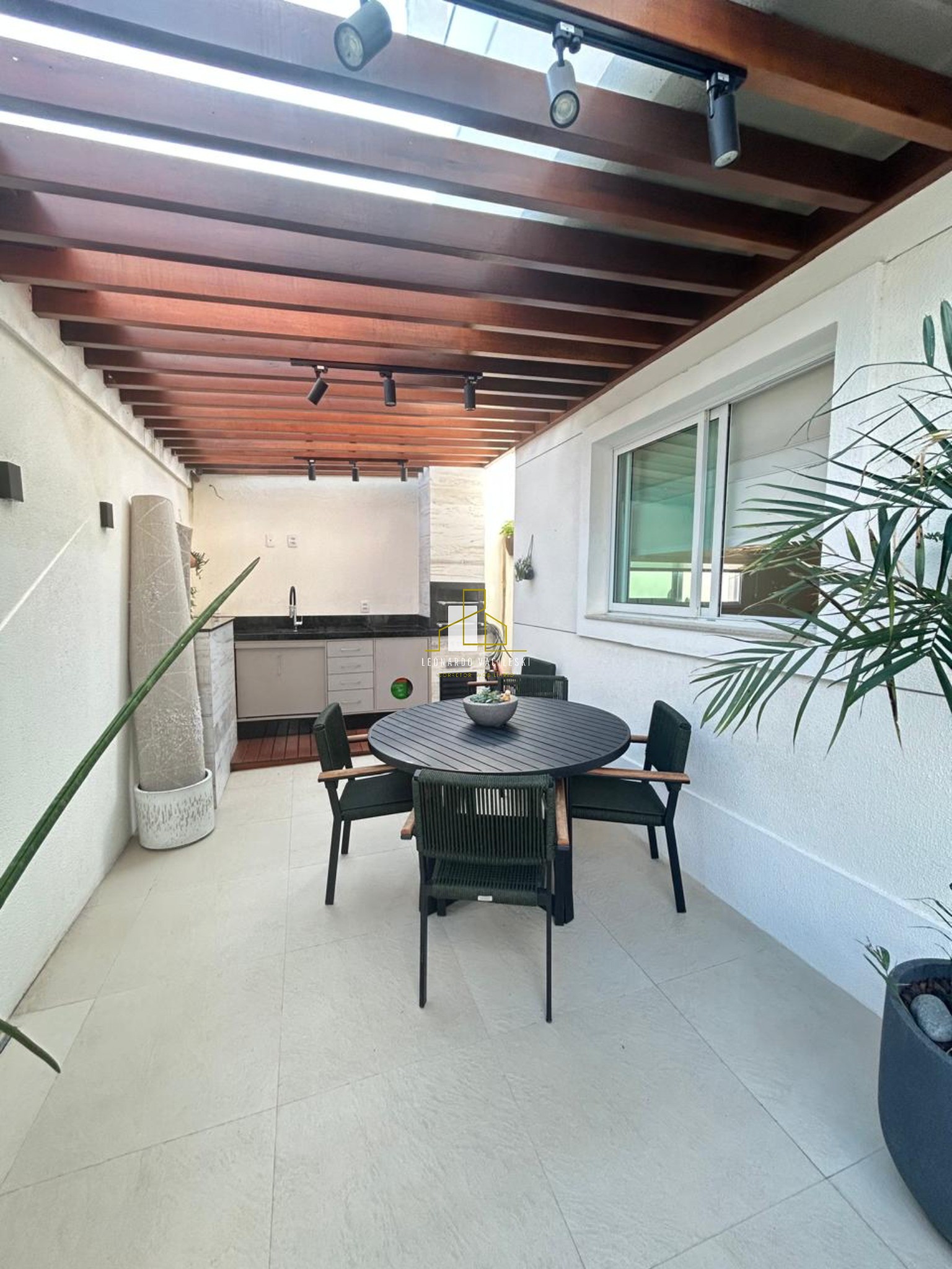 Casa à venda com 4 quartos, 175m² - Foto 9