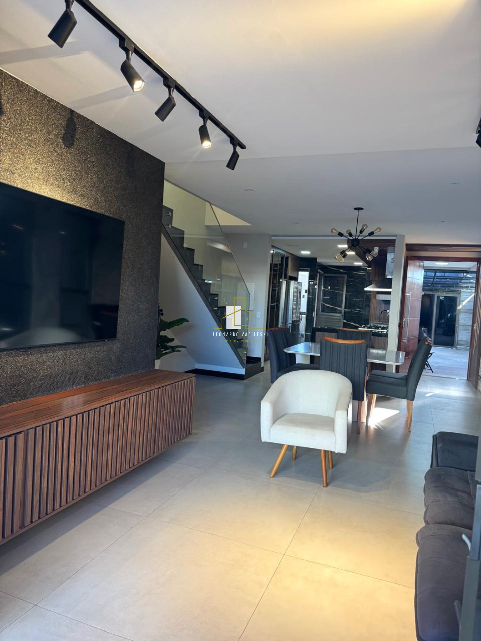 Casa à venda com 3 quartos, 215m² - Foto 3