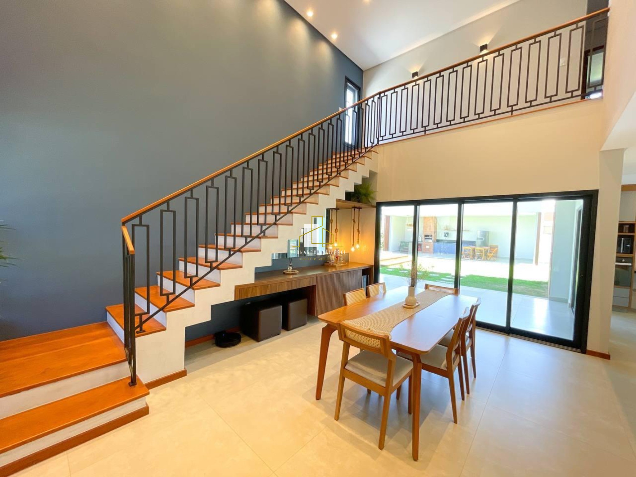 Casa à venda com 4 quartos, 562m² - Foto 2