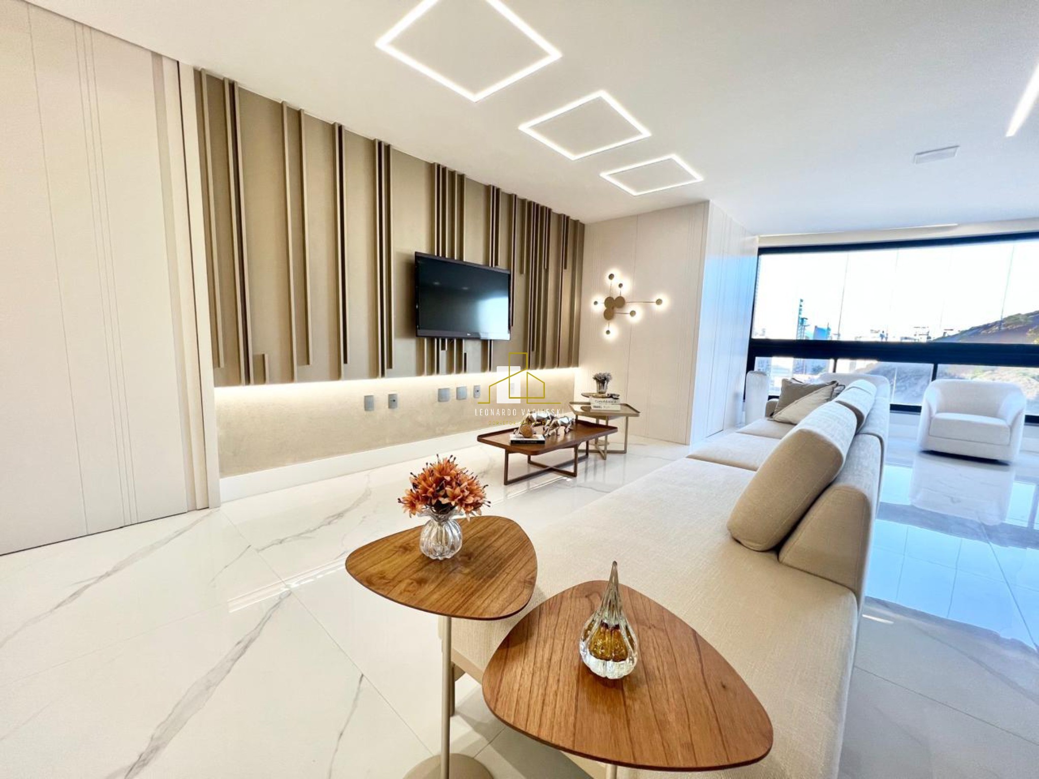 Cobertura à venda com 4 quartos, 330m² - Foto 1