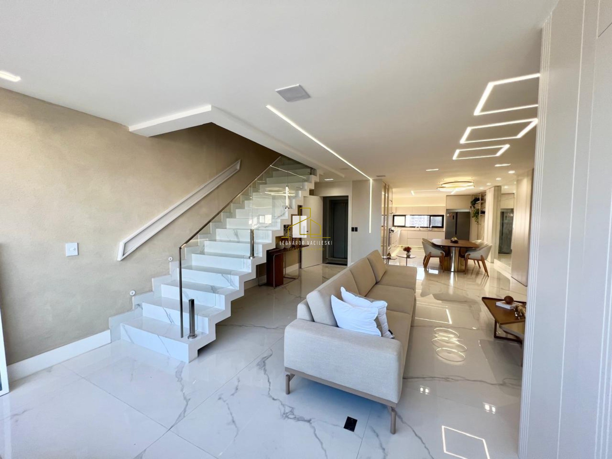 Cobertura à venda com 4 quartos, 330m² - Foto 4