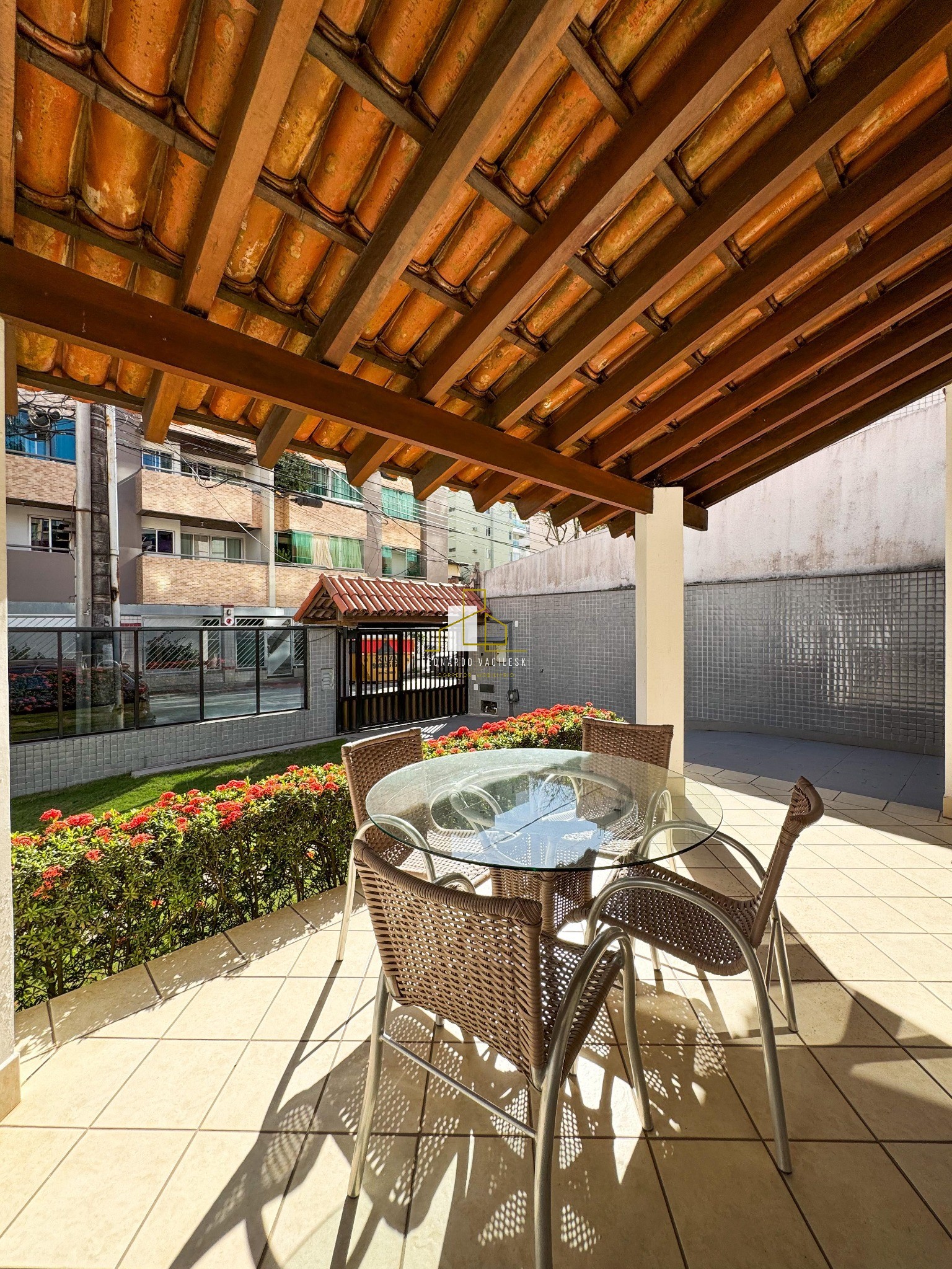 Casa à venda com 4 quartos, 308m² - Foto 5