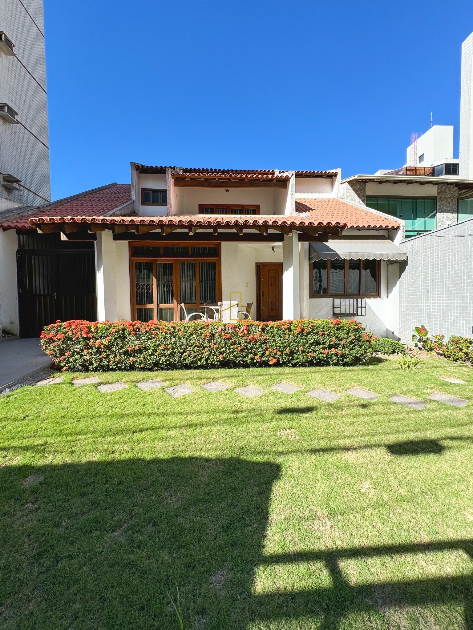 Casa à venda com 4 quartos, 308m² - Foto 3