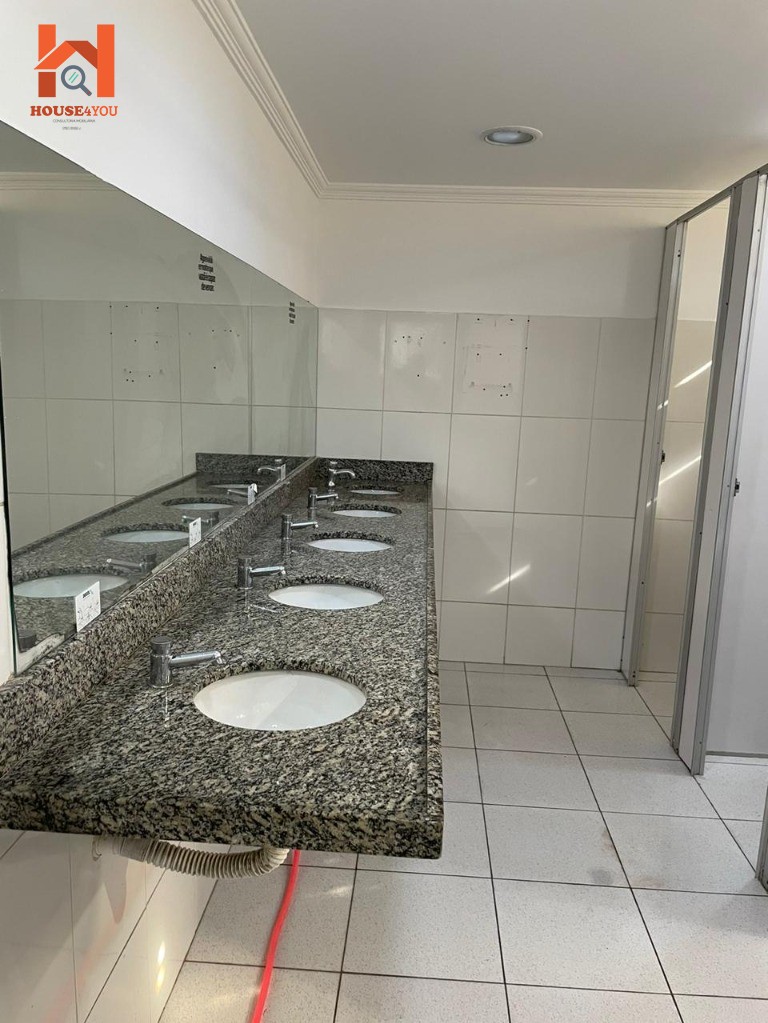 Prédio comercial para locação na saúde