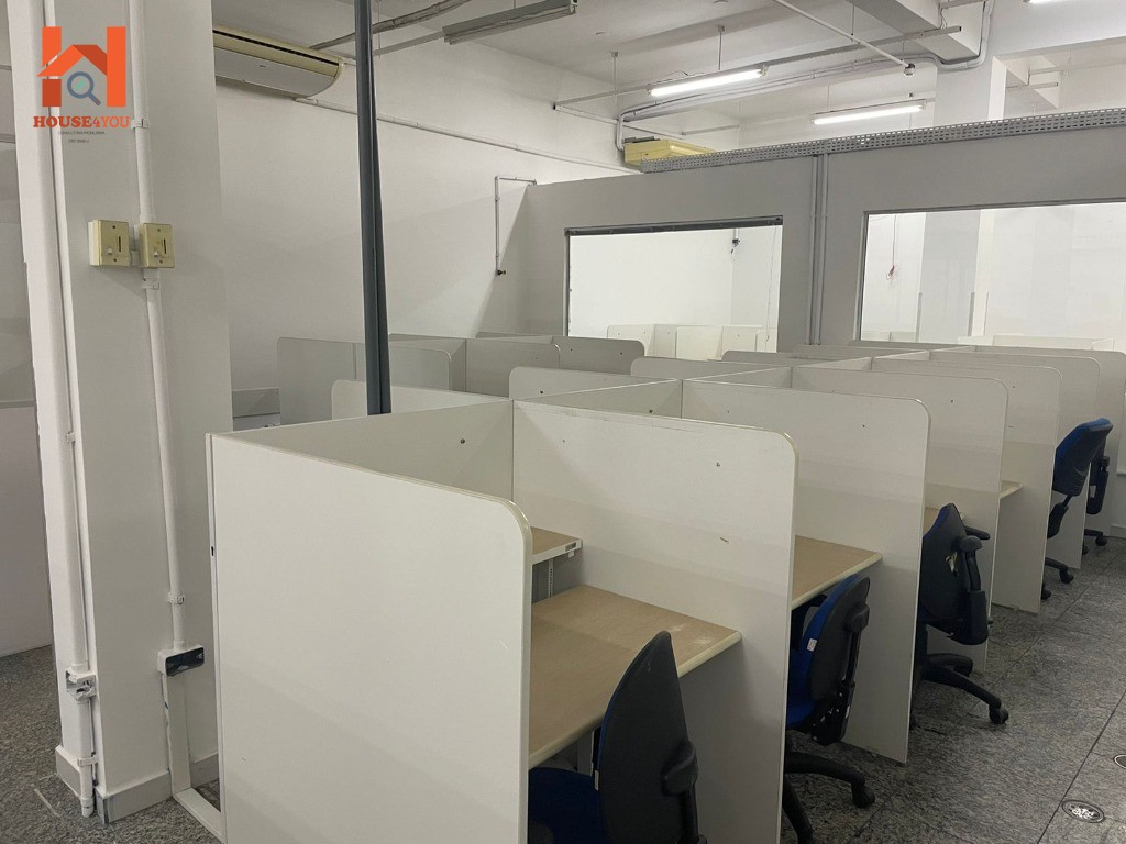 Prédio comercial para locação na saúde