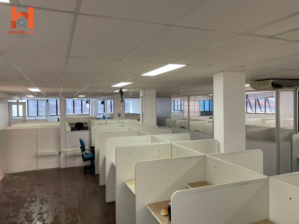 Prédio comercial para locação na saúde