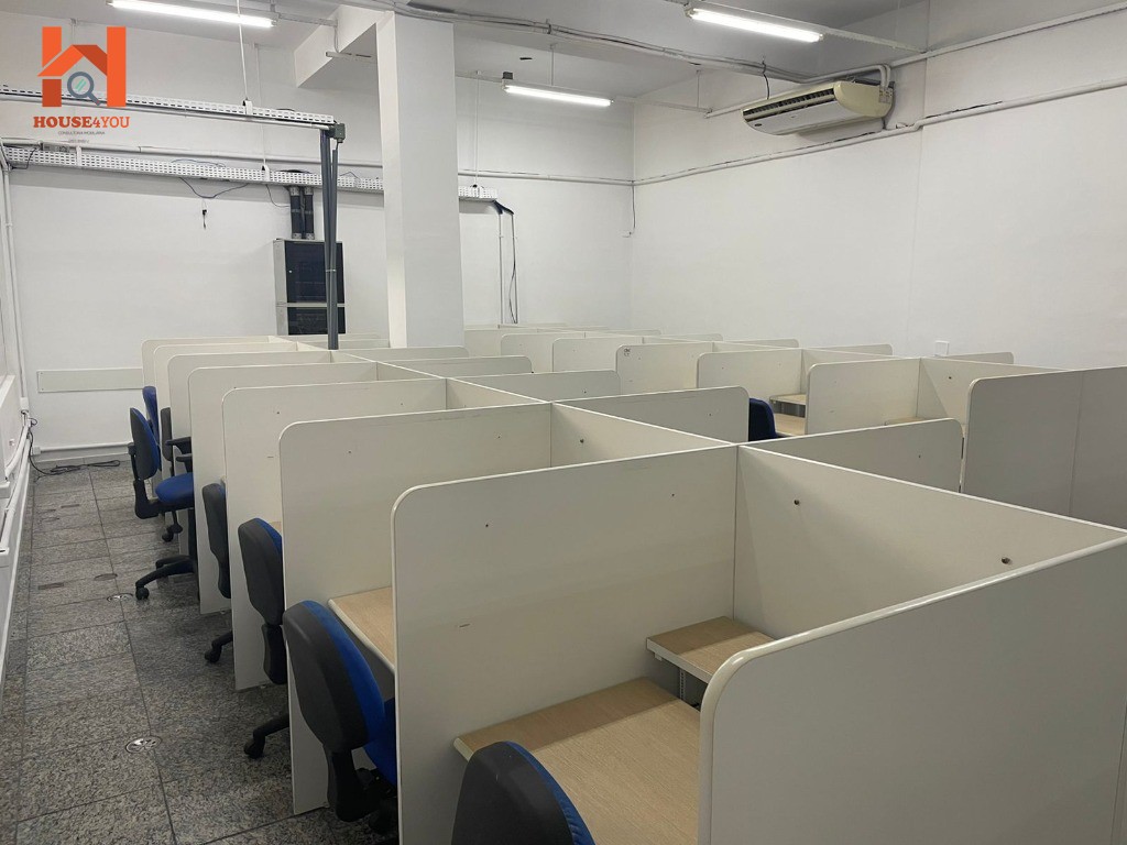 Prédio comercial para locação na saúde