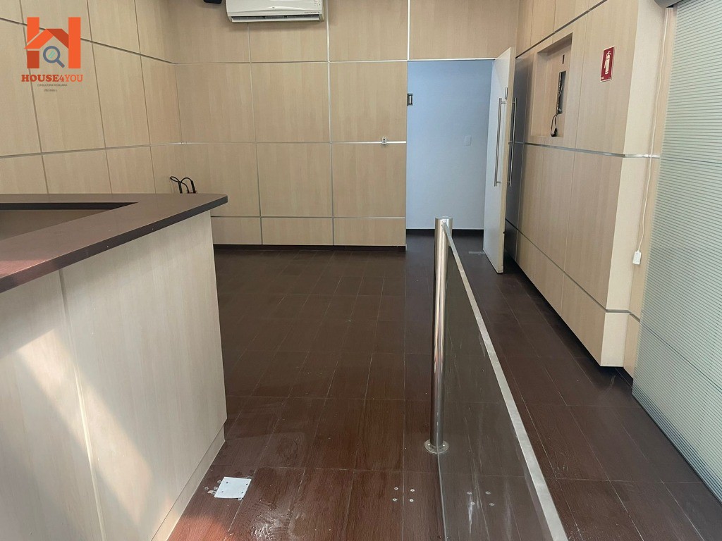 Prédio comercial para locação na saúde
