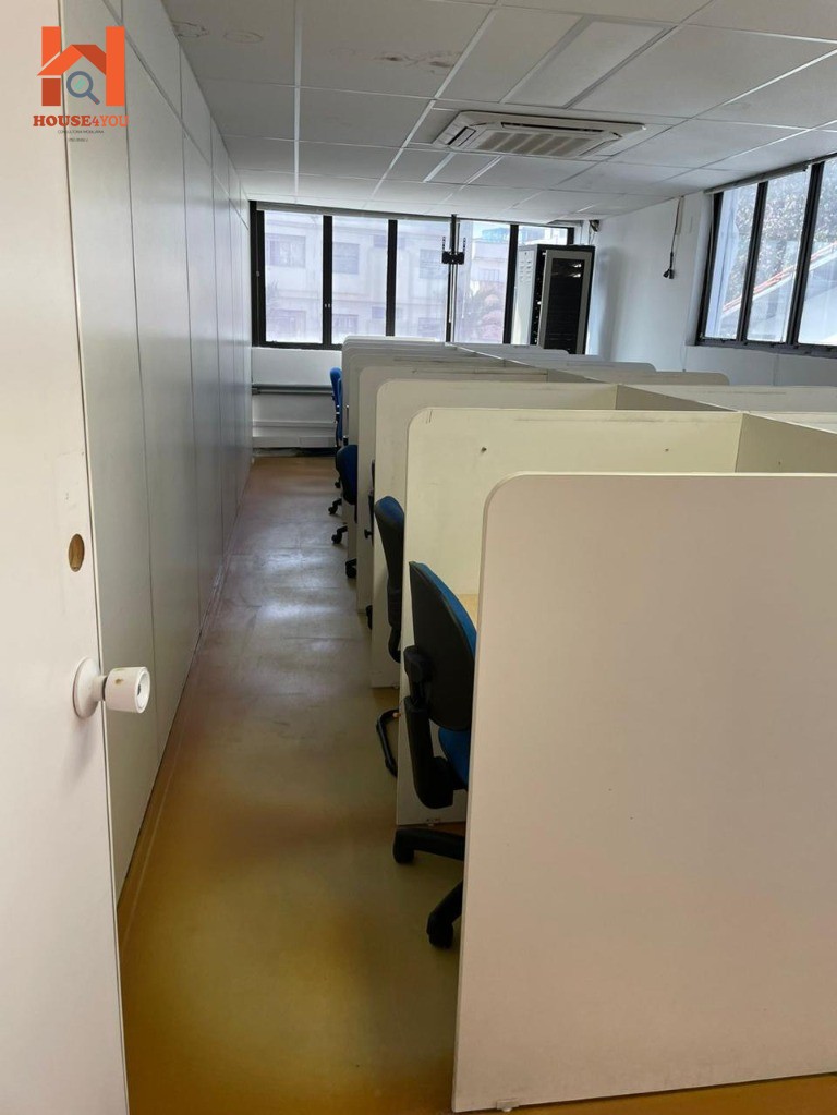 Prédio comercial para locação na saúde
