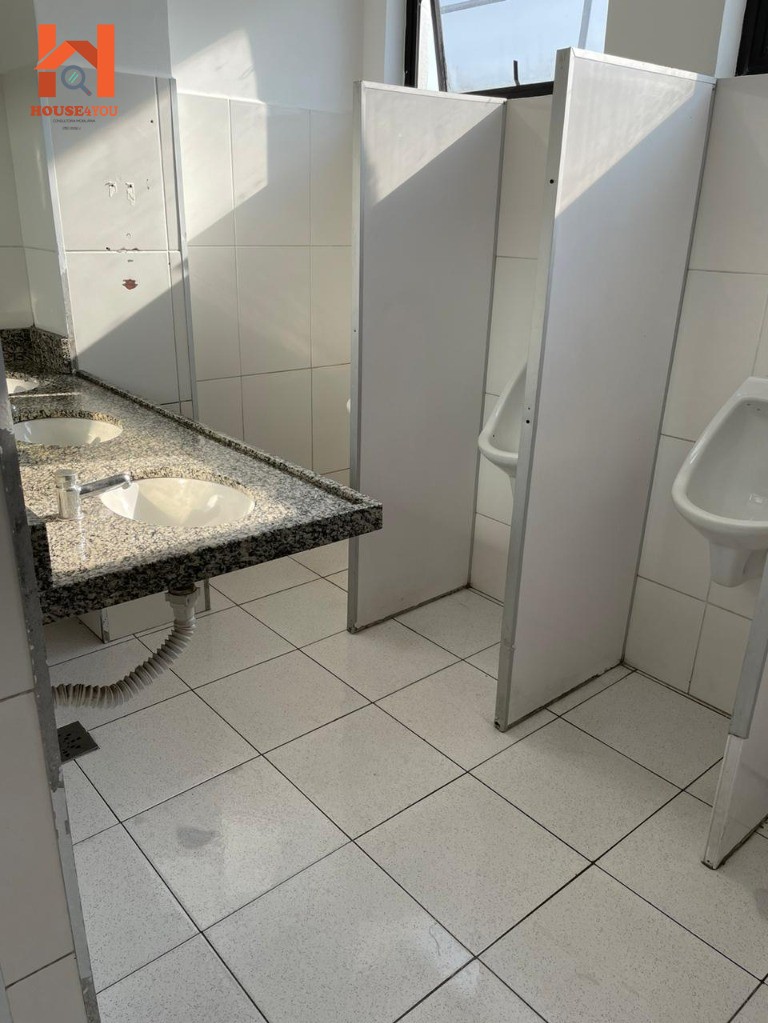 Prédio comercial para locação na saúde