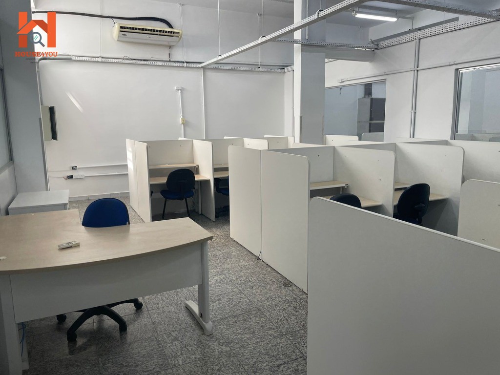 Prédio comercial para locação na saúde