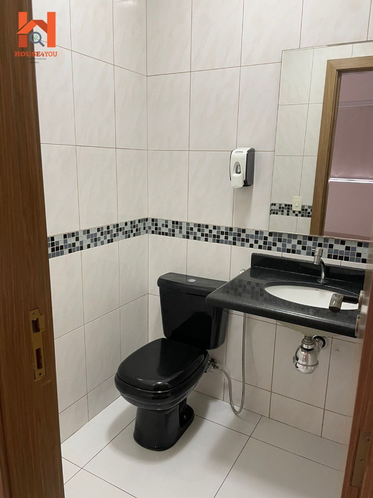 Prédio comercial para locação na saúde