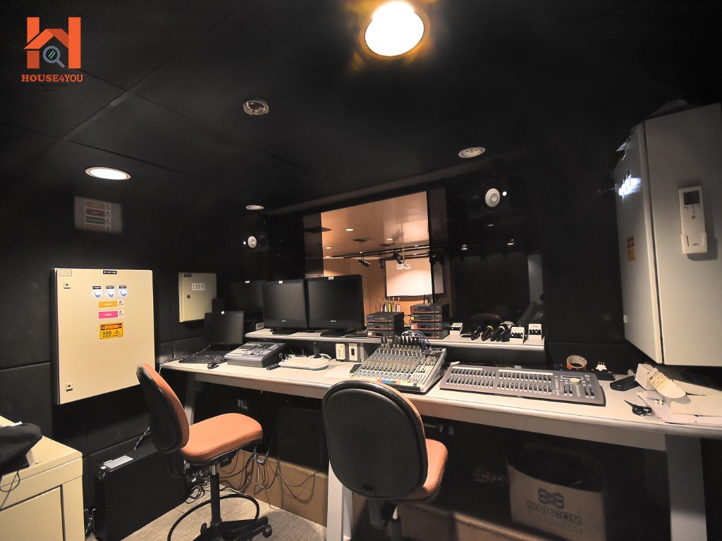 Excelente prédio comercial monousuário com auditório no bair