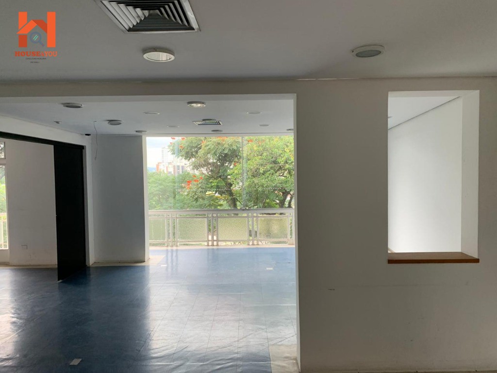 Casa Comercial para Locação ou Venda ideal para clínicas, escolas, escritórios de arquitetura, escritórios de advocacia, consulados