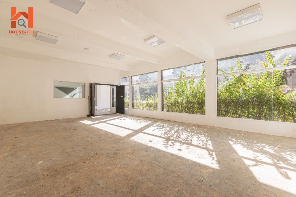Casa/predio comercial na av. Henrique schaumann com 540m2 em