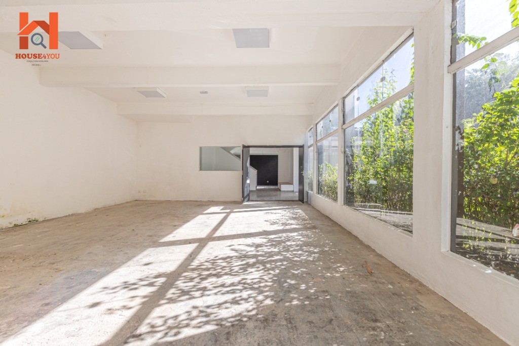 Casa/predio comercial na av. Henrique schaumann com 540m2 em