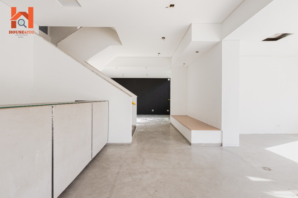 Casa/predio comercial na av. Henrique schaumann com 540m2 em