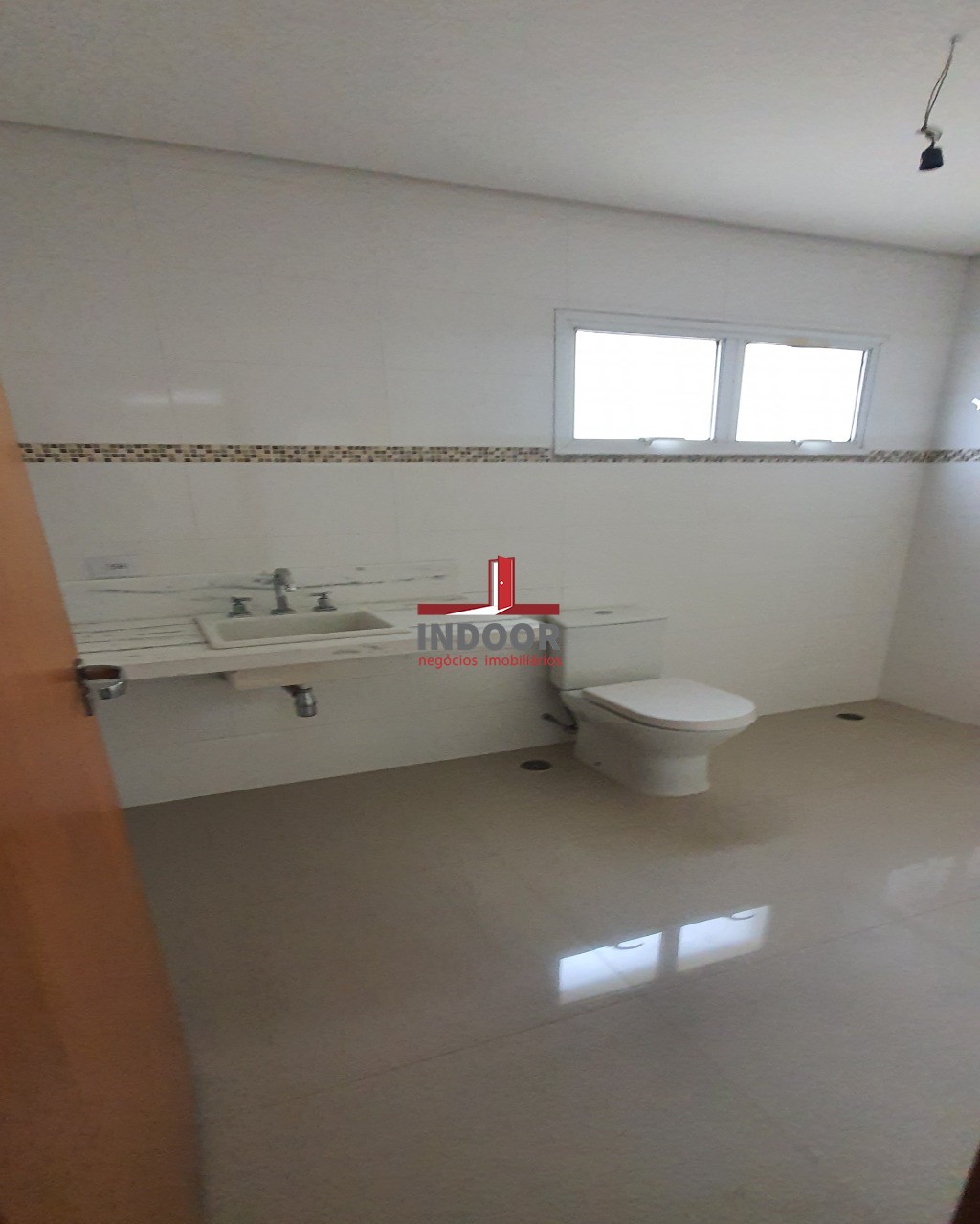 Imperdível oportunidade de adquirir casa com 3 quartos e 8 vagas de garagem no Lauzane Paulista, São Paulo-SP. Confira!