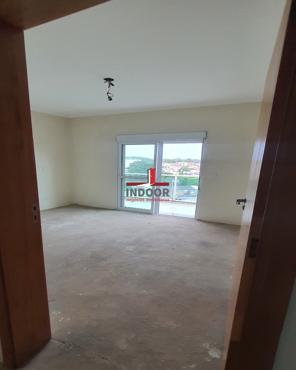 Imperdível oportunidade de adquirir casa com 3 quartos e 8 vagas de garagem no Lauzane Paulista, São Paulo-SP. Confira!