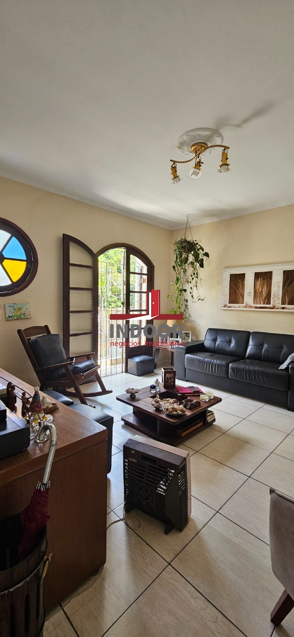Casa, 3 quartos, 220 m² - Foto 1