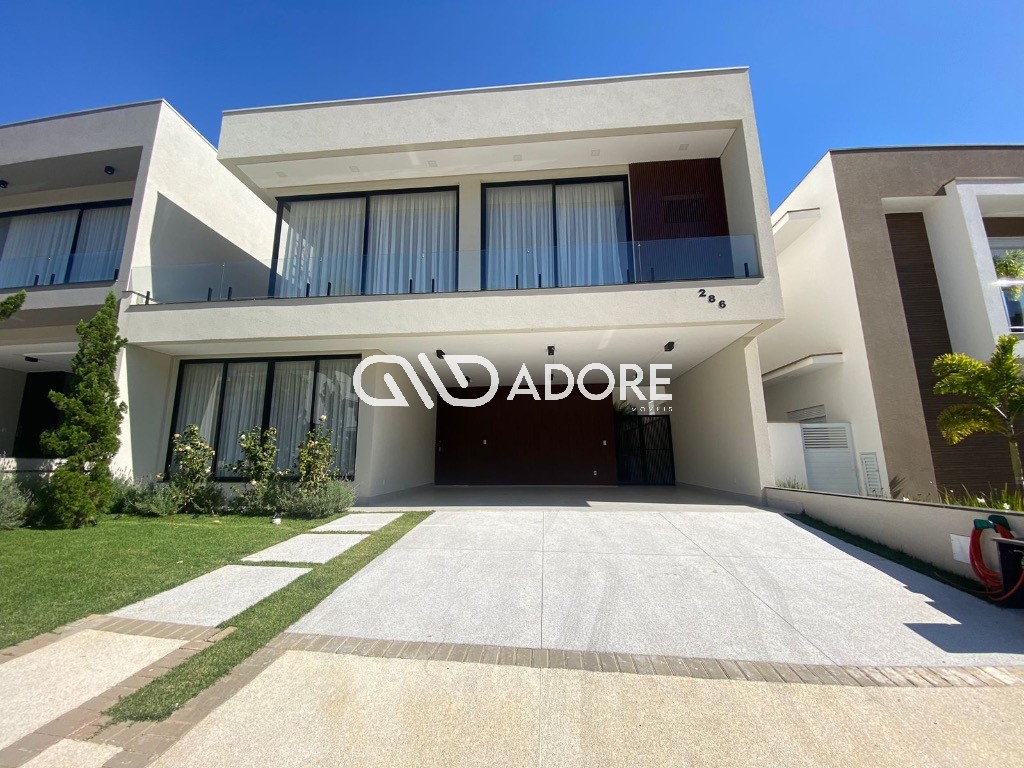 Condomínio Duas Marias - Casa D10 Casa muito elegante, com espaços generosos e com arquitetura moderna. Projeto único e exclusivo. Área social com vista total para jardim e piscina, espaços amplos e integrados, muita luz natural, pé direito alto. Lindo