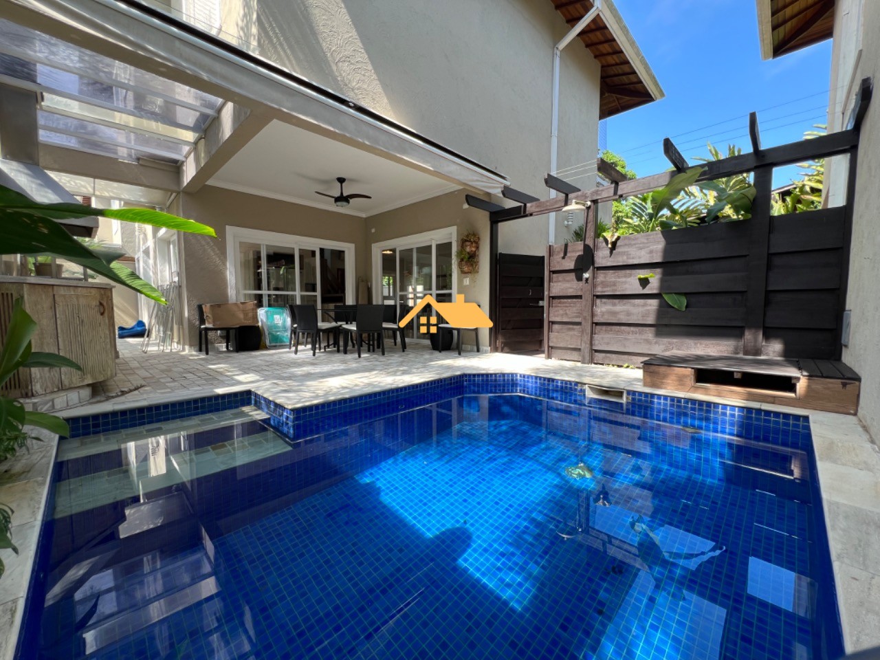 Casa de Condomínio, 4 quartos - Foto 1