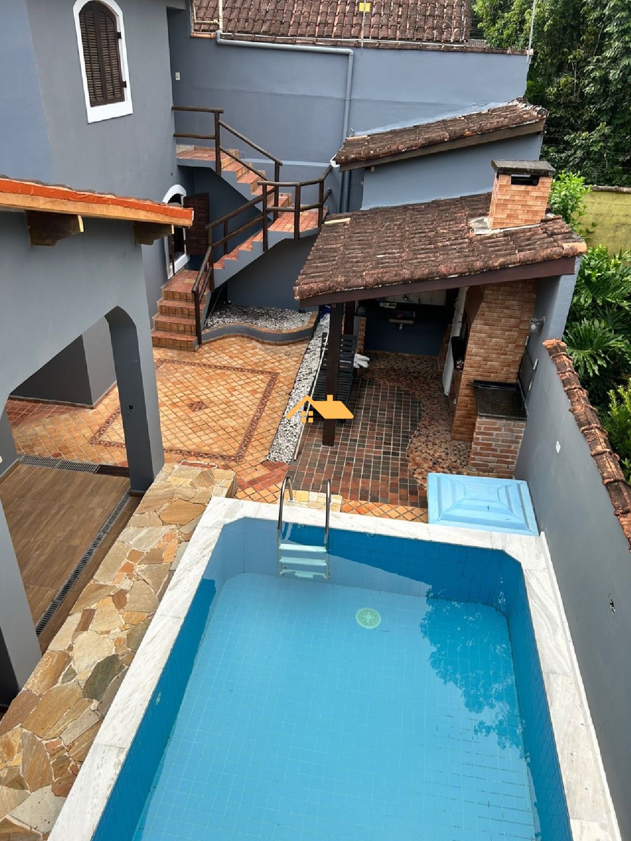 Casa, 6 quartos, 330 m² - Foto 1