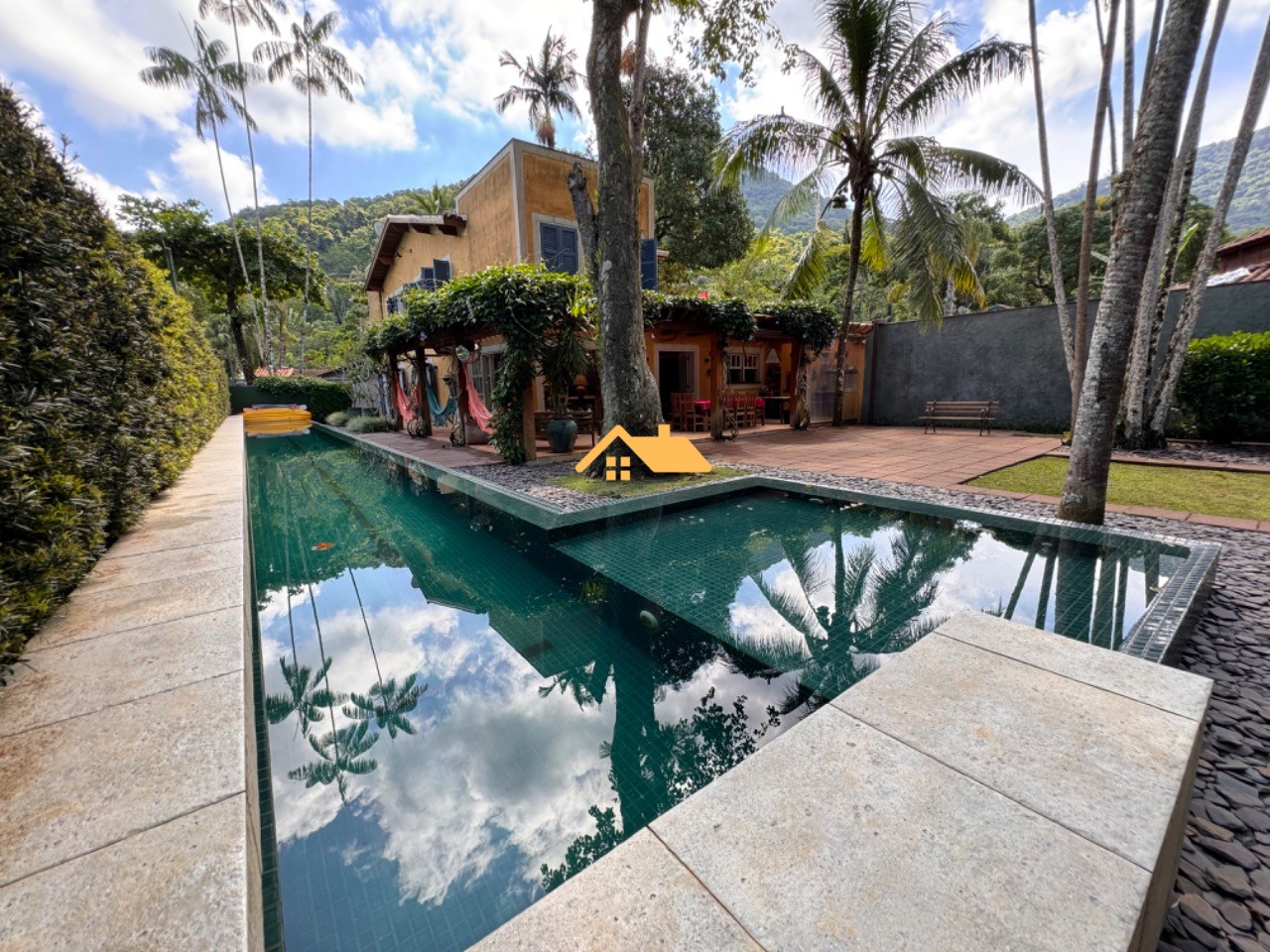 Casa, 5 quartos, 200 m² - Foto 1