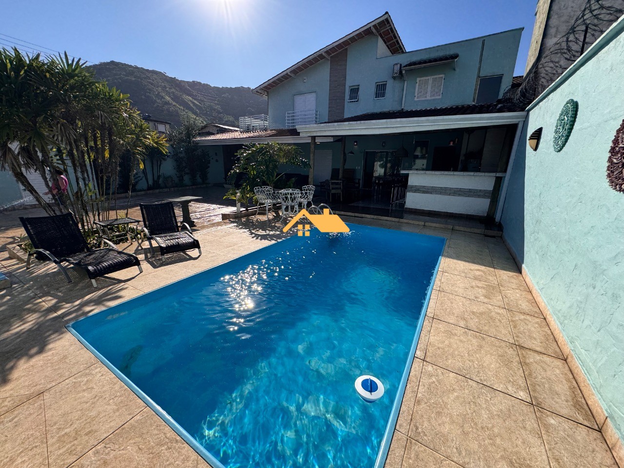 Casa, 4 quartos, 219 m² - Foto 1