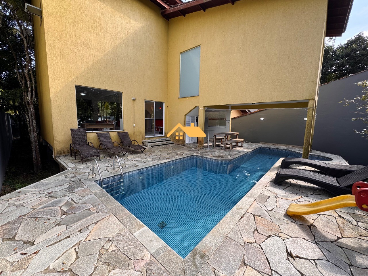 Casa, 3 quartos, 253 m² - Foto 1