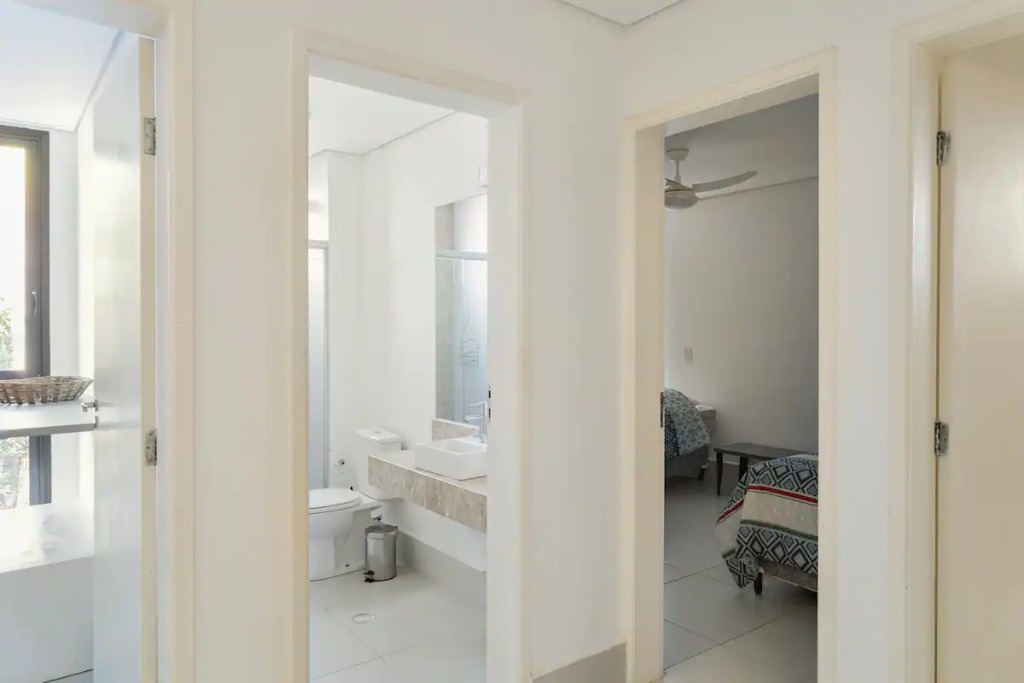 Linda casa em condominio com 5 dormitórios em camburi locali
