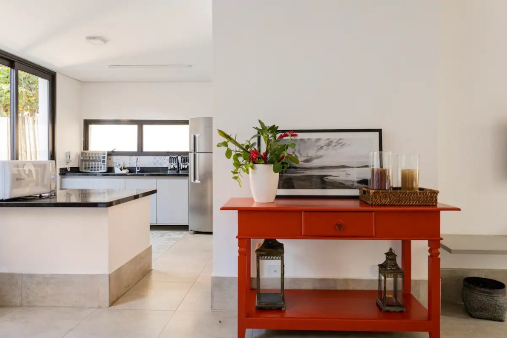 Linda casa em condominio com 5 dormitórios em Camburi localização privilegiada