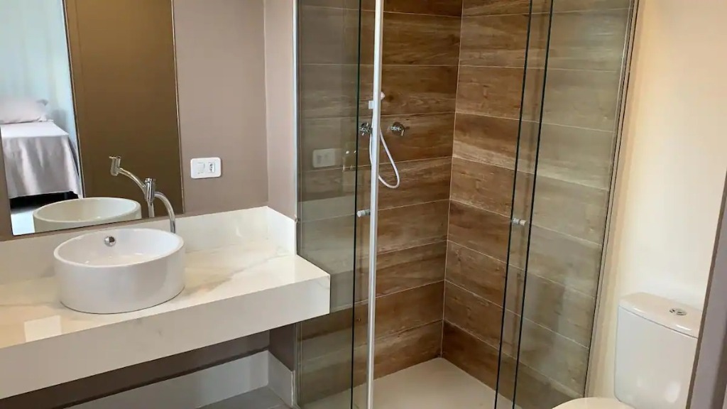 Linda casa em condominio com 5 dormitórios em camburi locali