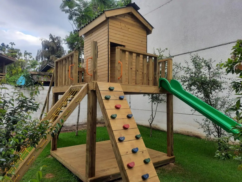 Linda casa em condominio com 5 dormitórios em Camburi localização privilegiada
