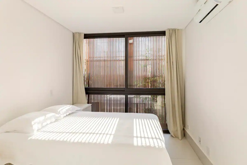 Linda casa em condominio com 5 dormitórios em Camburi localização privilegiada