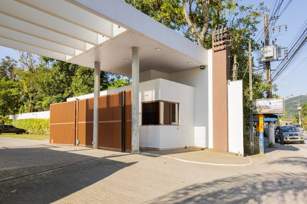 Linda casa em condominio com 5 dormitórios em Camburi localização privilegiada