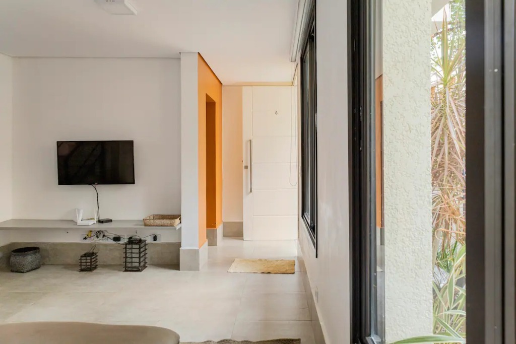 Linda casa em condominio com 5 dormitórios em Camburi localização privilegiada