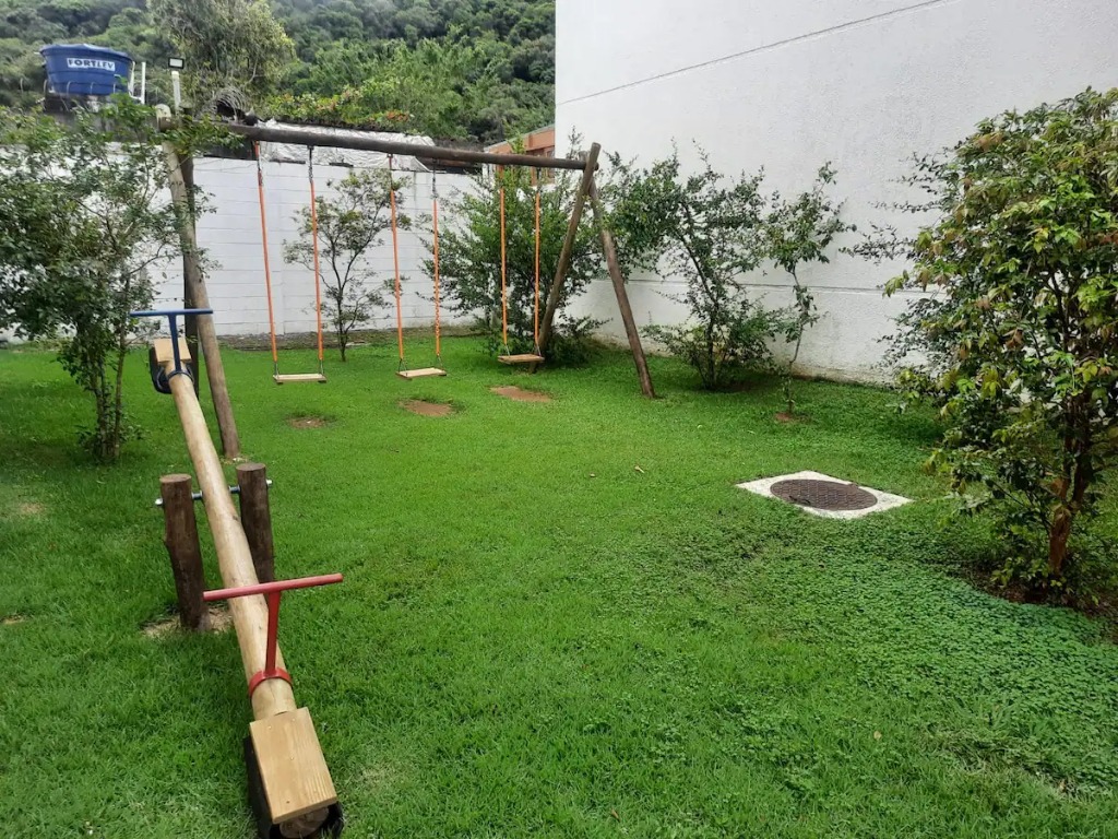 Linda casa em condominio com 5 dormitórios em Camburi localização privilegiada