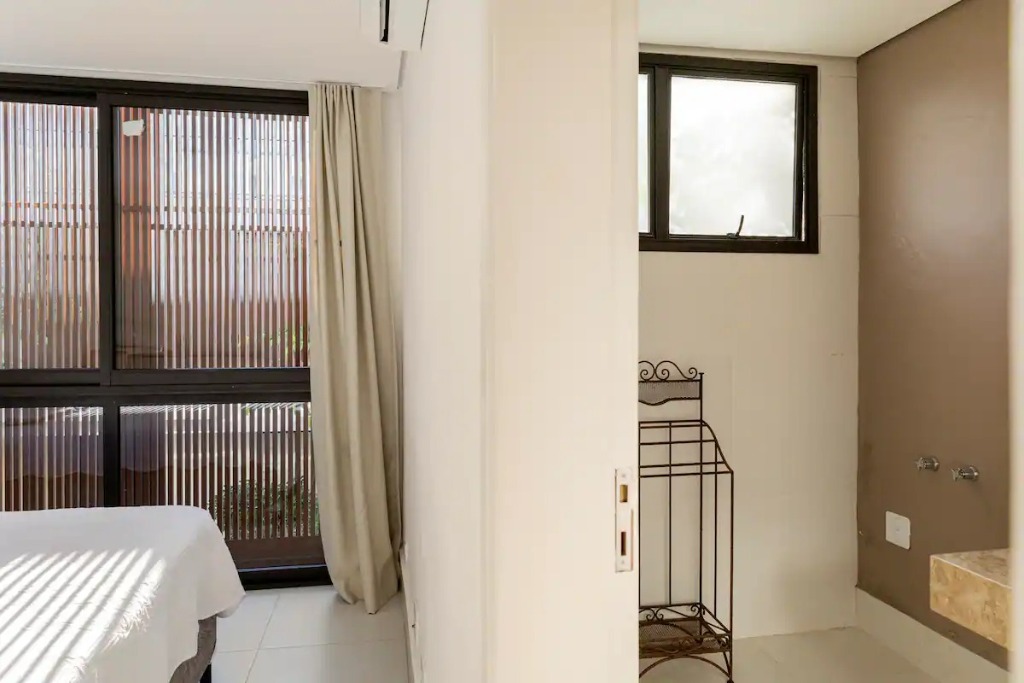 Linda casa em condominio com 5 dormitórios em Camburi localização privilegiada