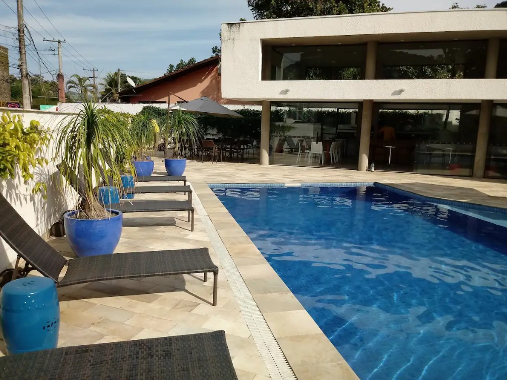 Linda casa em condominio com 5 dormitórios em Camburi localização privilegiada