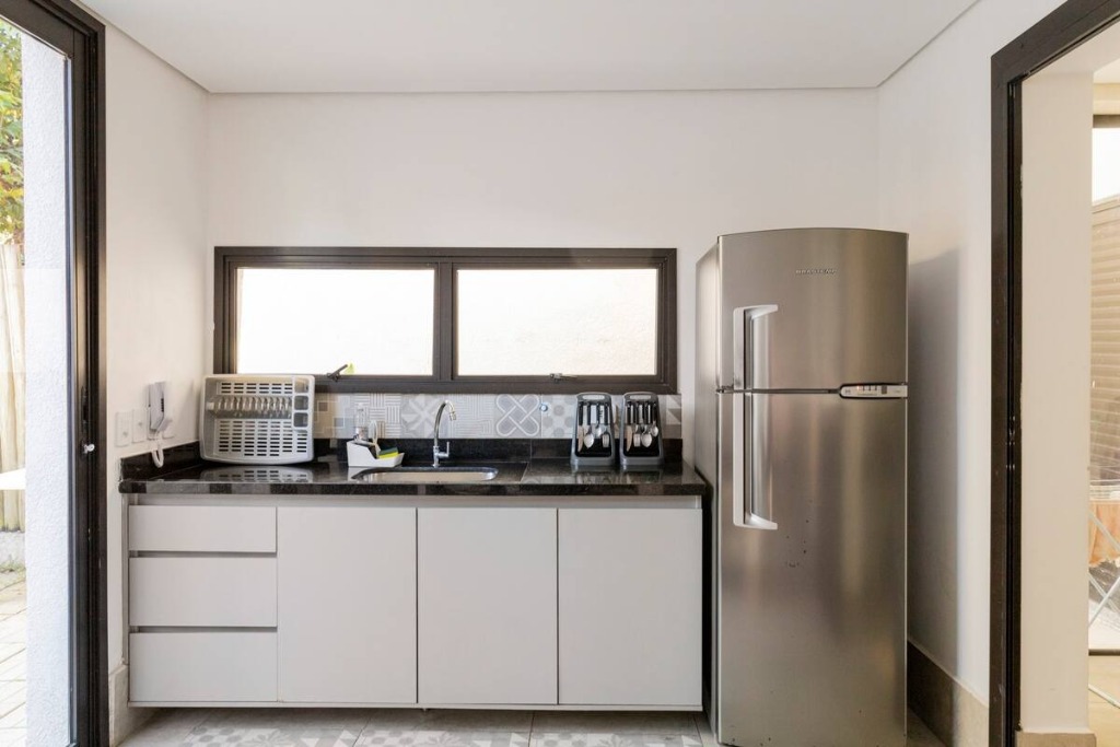 Linda casa em condominio com 5 dormitórios em camburi locali