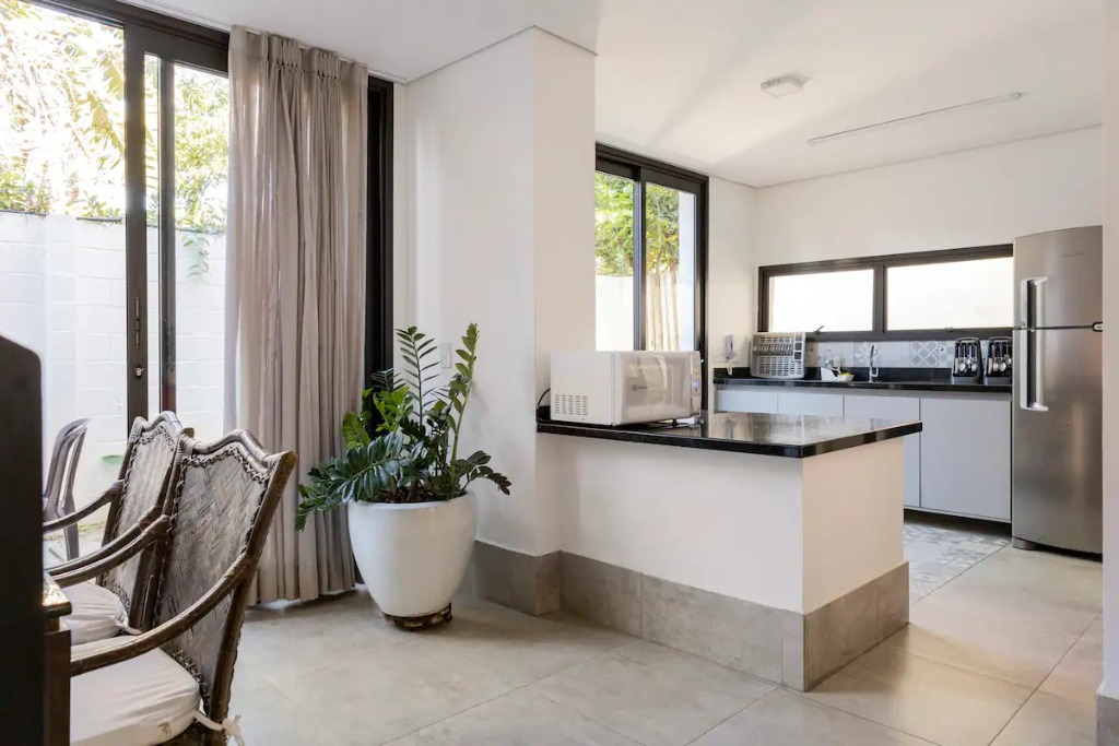 Linda casa em condominio com 5 dormitórios em Camburi localização privilegiada