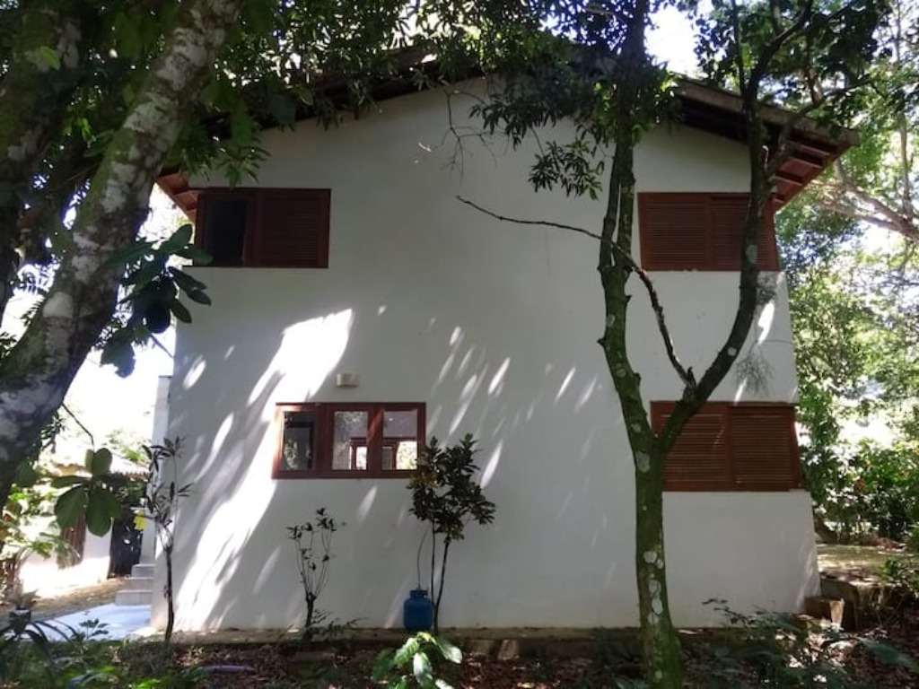 Linda casa em pauba com amplo terreno