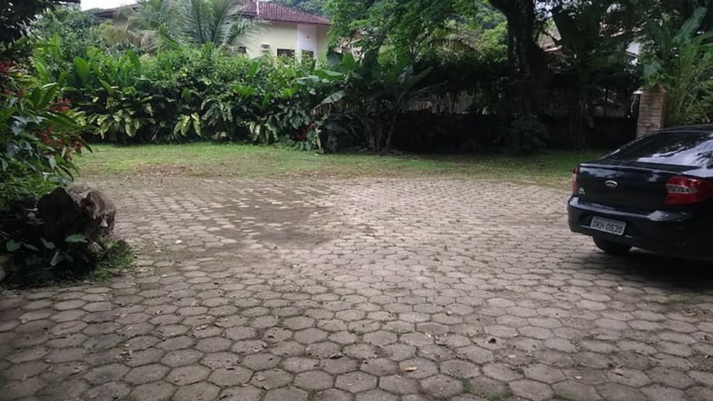 Linda casa em pauba com amplo terreno