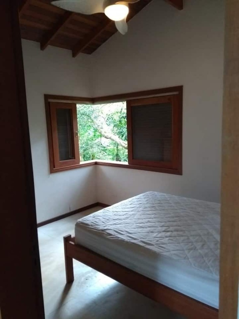 Linda casa em pauba com amplo terreno