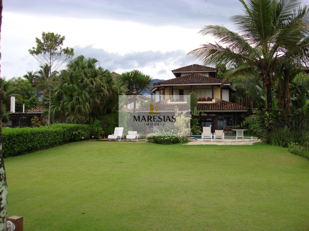 Casa em Camburi pé na areia