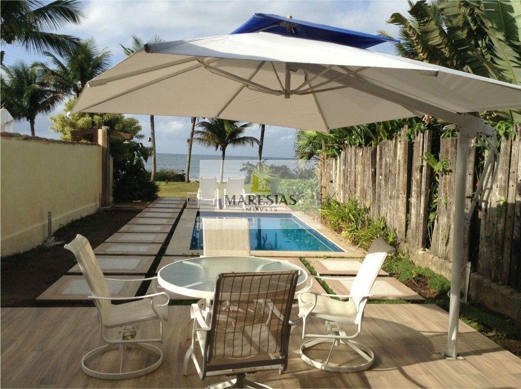 Casa em Camburi pé na areia