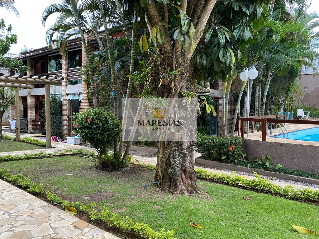 "Exclusividade em Duplex: Apartamento Decorado com Elegância, Mobiliado com Qualidade e Duas Suítes em Condomínio com Piscinas!"