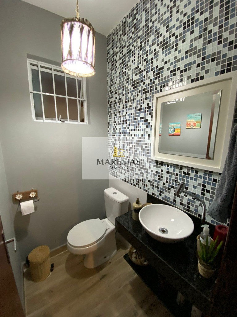 "Exclusividade em Duplex: Apartamento Decorado com Elegância, Mobiliado com Qualidade e Duas Suítes em Condomínio com Piscinas!"