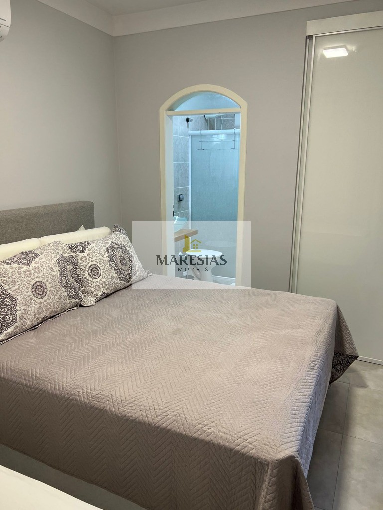 "Refúgio Aconchegante a Passos da Praia: Lindo Apartamento com Acabamento de Qualidade em Condomínio com Piscina, Oportunidade Única!"